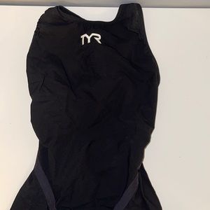 TYR KneeSkin Size 26 Black.